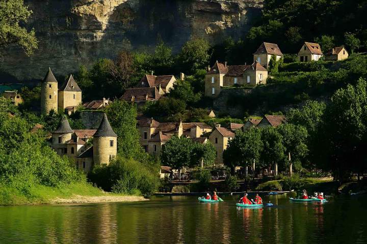 Randonnée aquatique en canoë pour visiter la Dordogne